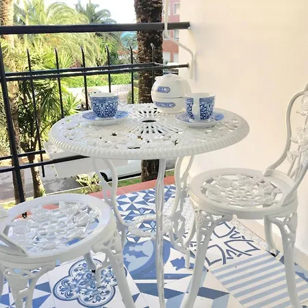 With Private Access Appartement